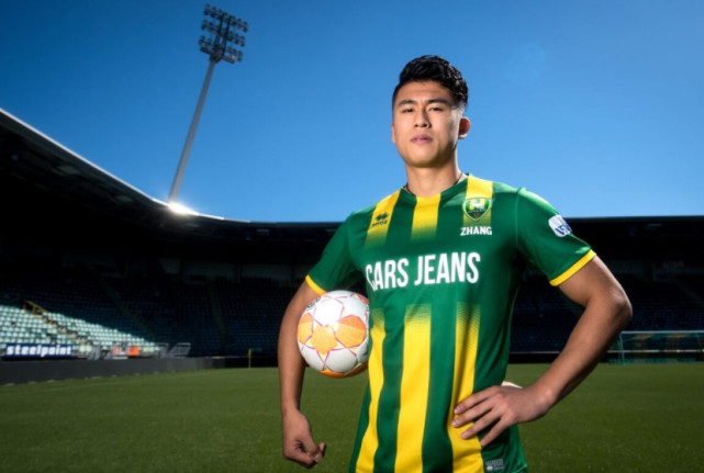 张玉宁位置稳了:竞争对手被德乙队截胡 中锋只