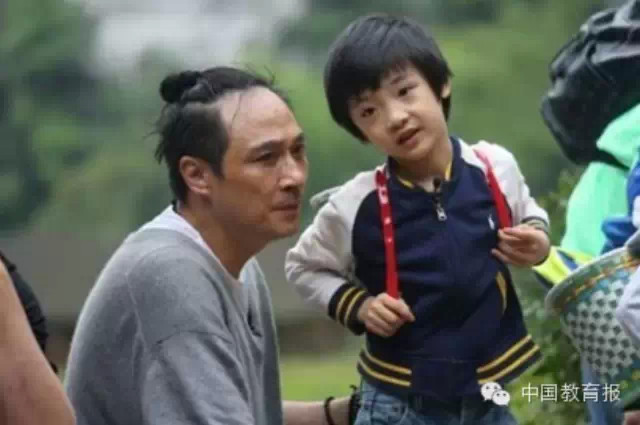 【育儿百科】吴镇宇儿子眼睛受伤惹人心疼,一