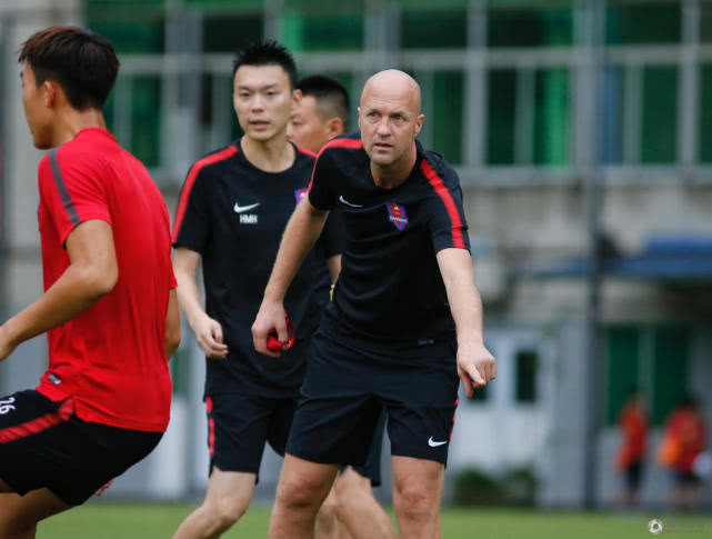 小克鲁伊夫让重庆重新兴奋?首秀战鲁能迎大考