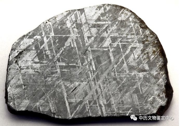 而这些矿物特别是铁纹石与镍纹石两种,在许多陨石