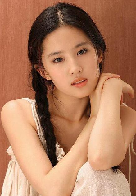 原以为18岁的刘亦菲已经够美了，但看到蔡少芬才知什么叫美窒息