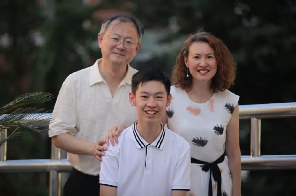 妈妈考上新加坡第一名校,这两位武汉儿子却说初中五读后感上下800千年图片