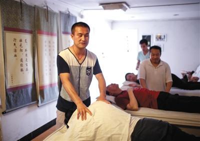 盲人按摩师5小时跑完北京二环 打拼12年