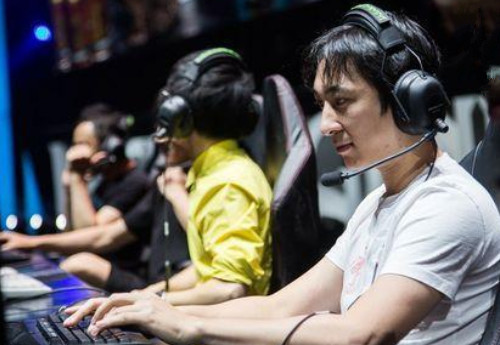 游戏主播与王思聪彻夜对骂,惊动网易出面,最终