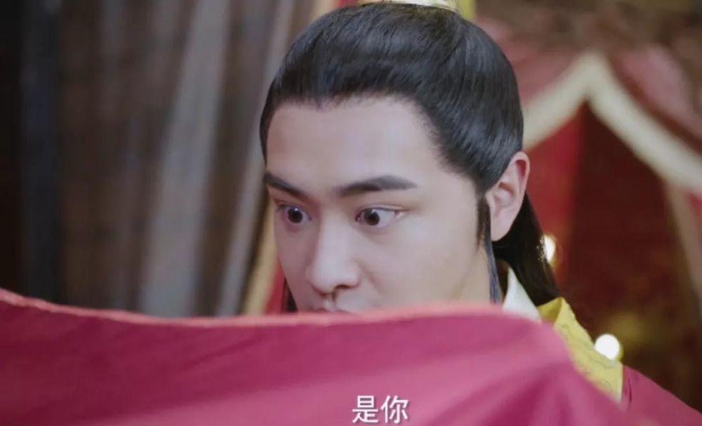 中二皇帝爱上女刺客,居然还当起酒店继承人?