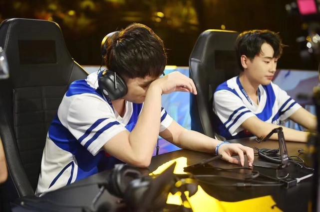 电竞彭于晏不惧背锅骂名 招牌花木兰化身eS