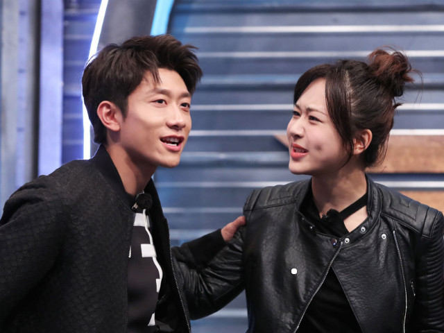 杨紫秦俊杰分手,张一山微博沦陷:夏冰雹冲啊!