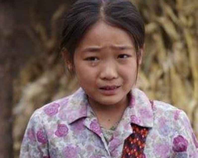 《暖春》中的“小花”如今长大美成这样，但爷爷已经老了
