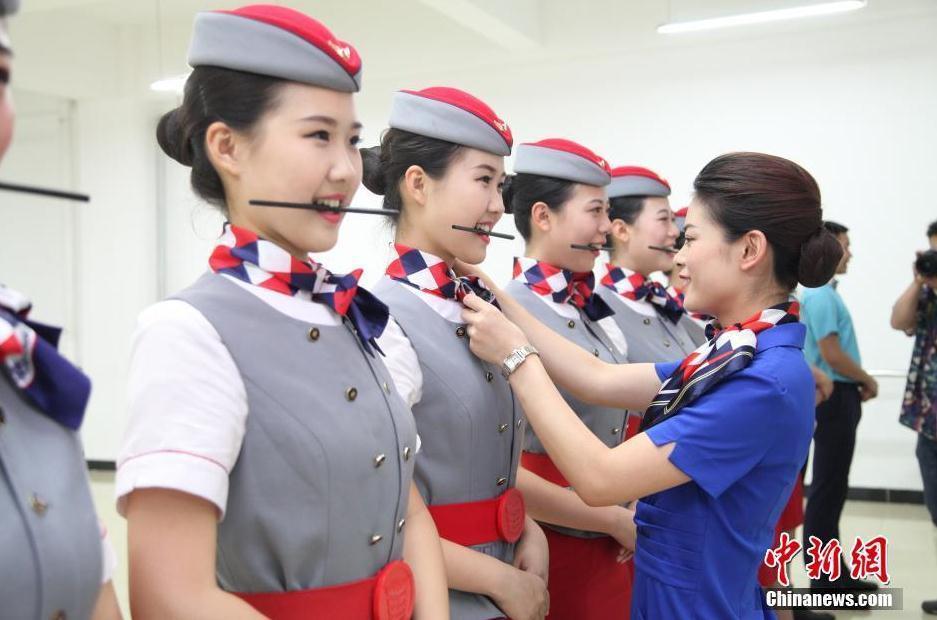 20对高颜值<em>双胞胎</em>准空姐空少亮相_视觉大观