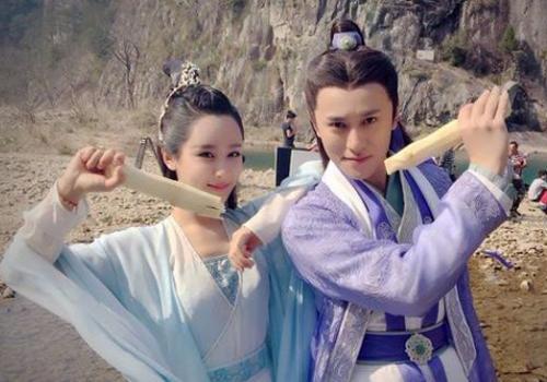 回看杨紫和秦俊杰的甜蜜瞬间，终于理解她在分手后说的那4个字
