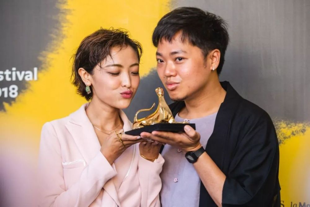 洪常秀苦闷新作，又捧出一个国际影帝