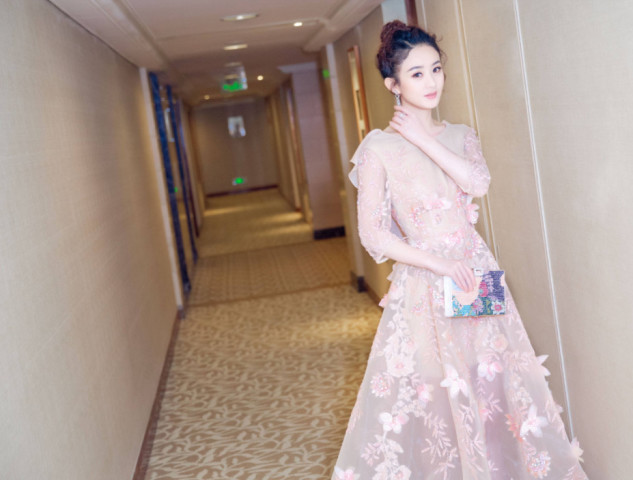 赵丽颖:我165cm,鞠婧祎:我159cm,网友:你们在开玩笑吗?