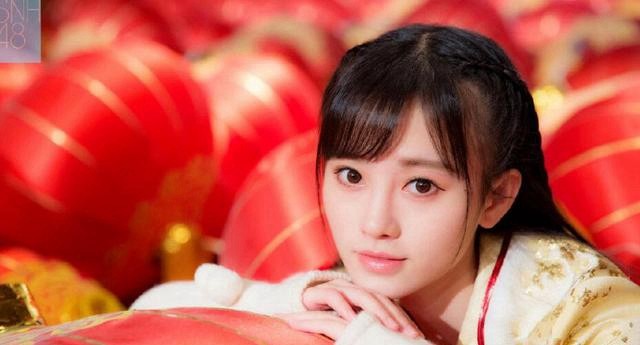 鞠婧祎的荧幕初吻给了张哲瀚,关晓彤给了现男友,而昆凌竟给了他