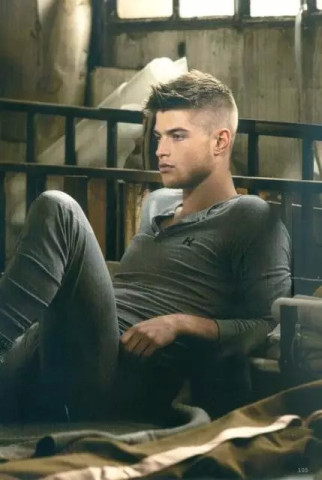 潮范儿 | 夏日型男「分线」<em>发型</em>三步走,帅到妹子