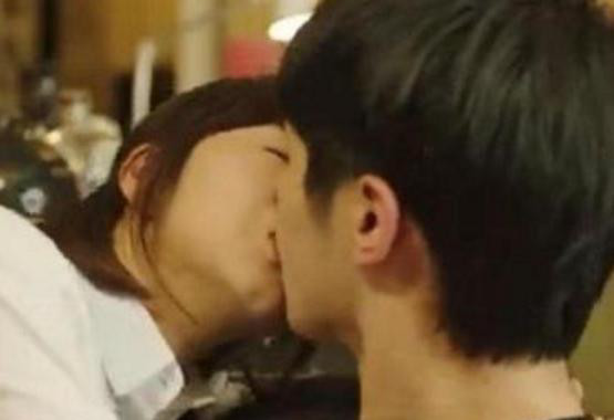 吴磊15岁的时候和13岁的蒋依依已经将彼此的初吻交代的明明白白.