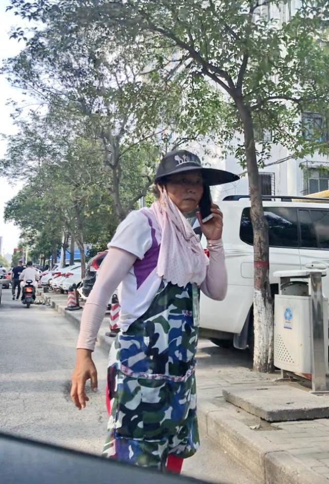 省医周边停车收费乱象复发:张嘴就收10元20