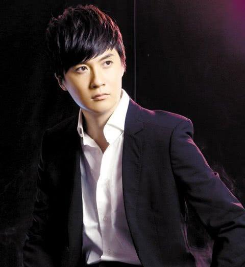 曾与姚笛相恋七年，如今住别墅娶娇妻儿子都这么大了