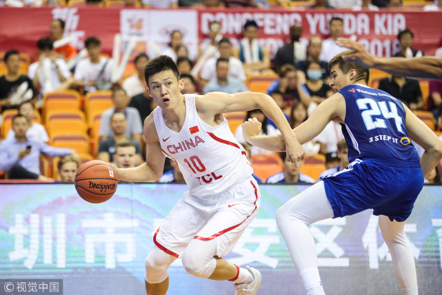 男篮蓝队加时险胜芬兰夺斯杯开门红 周鹏22分