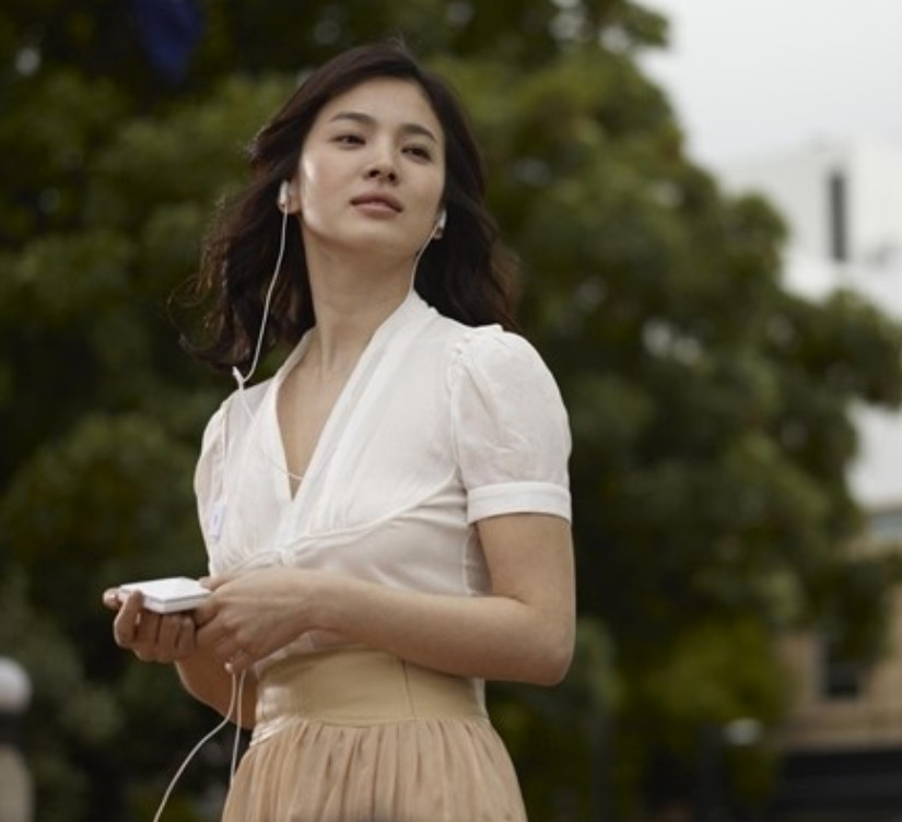 37岁宋慧乔近照，婚后首次现身中国却暴露真实身高