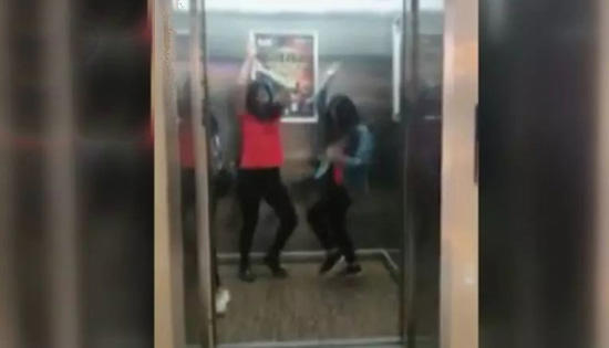 人民日报批电梯舞视频:低俗不是通俗,欲望不