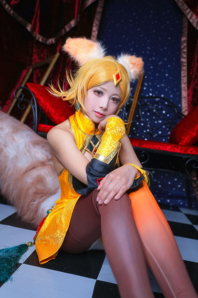 美女cosplay妲己,丝袜细长美腿,元气满满