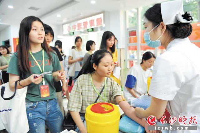 今年长沙女兵报名踊跃 审核入围的95%以上为