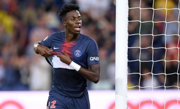 足坛星二代:马尔蒂尼三代红黑情定米兰 贝利儿