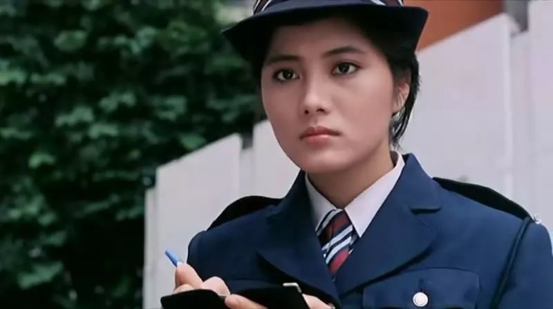 功夫女星变弱女子，杨丽菁摆脱不了旧爱的骚扰，录节目时哽咽不断