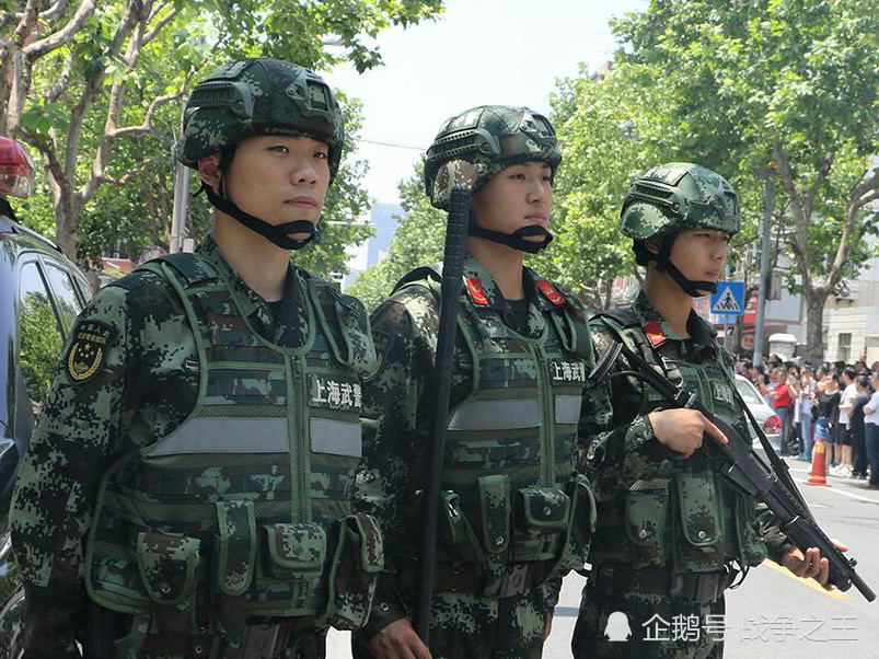 中国武警装备新头盔,科技感满满,与美国海豹突击队同款