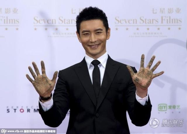 赵薇黄晓明留名好莱坞 中国剧院按手印