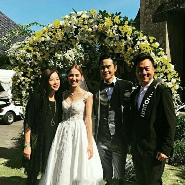 郑嘉颖和老婆婚后首现身,女方甜蜜笑容显陶醉