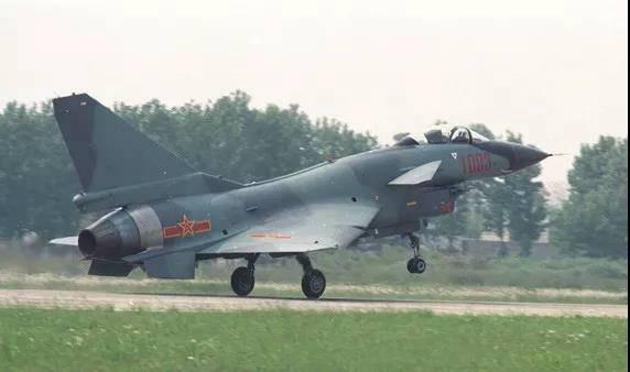 歼10隐身涂装不如歼20 F16还是不能比 换上表