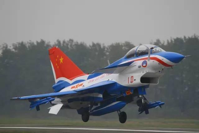 歼10隐身涂装不如歼20 F16还是不能比 换上表