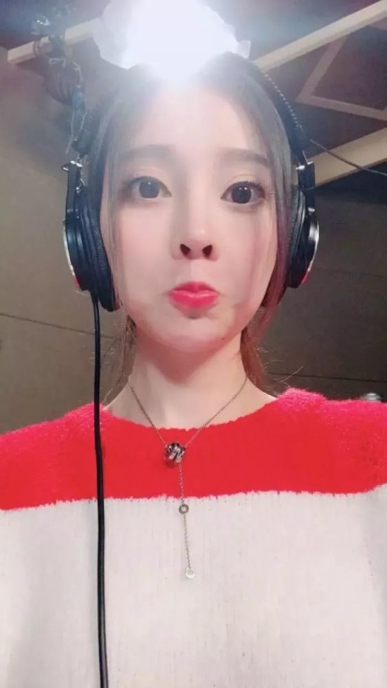 【明星壁纸】冯提莫高清壁纸