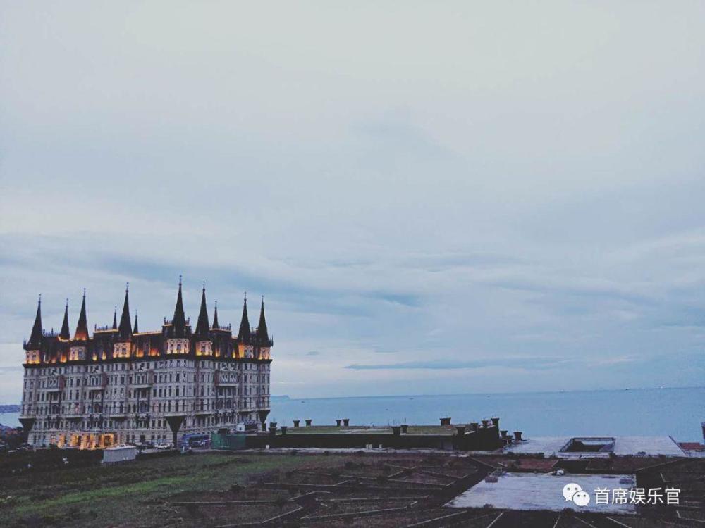 《西虹市首富》拍摄地大火:6亿城堡能否超越冯