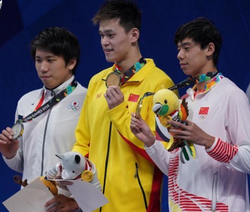 安踏回应孙杨领奖服事件:相信中国队会公正处