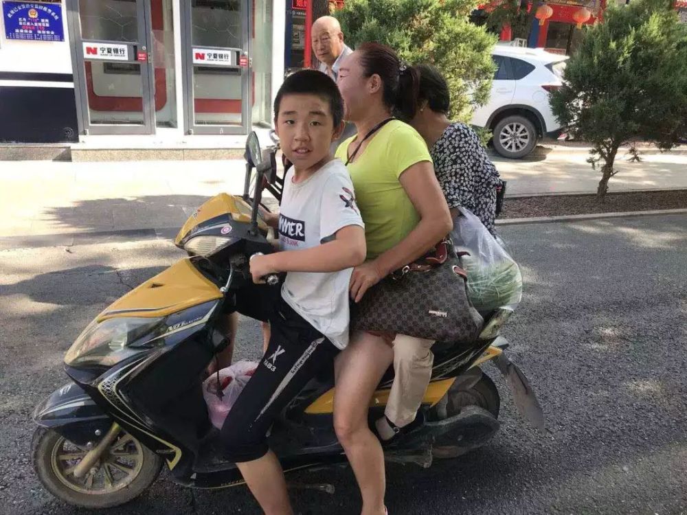 中卫这些乱骑电动车的人被交警曝光,快看有没有你认识