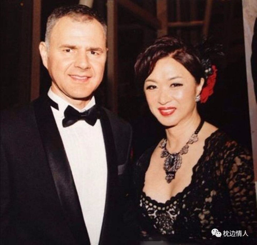 金星结婚啦！51岁金星意大利举办婚礼，穿旗袍女人味！
