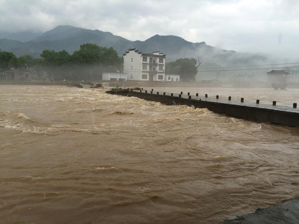 组图：江西婺源降暴雨 众多明清古村被淹