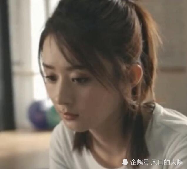 赵丽颖接运动广告,一身黑色运动装小腹平坦,怀