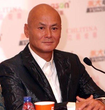 63岁功夫巨星晚年身患重病，娇妻卷走财产经济窘迫靠刘德华接济