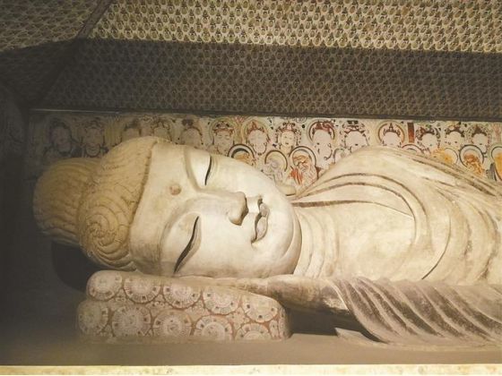 探访莫高窟:天使与飞天是什么关系?敦煌石窟包