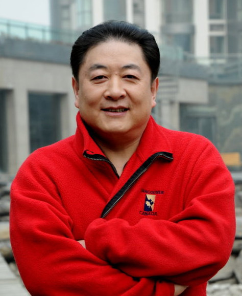 57岁刘斌近照，被马蓉闺蜜一夜搬空家产，如今头顶光秃表情憔悴