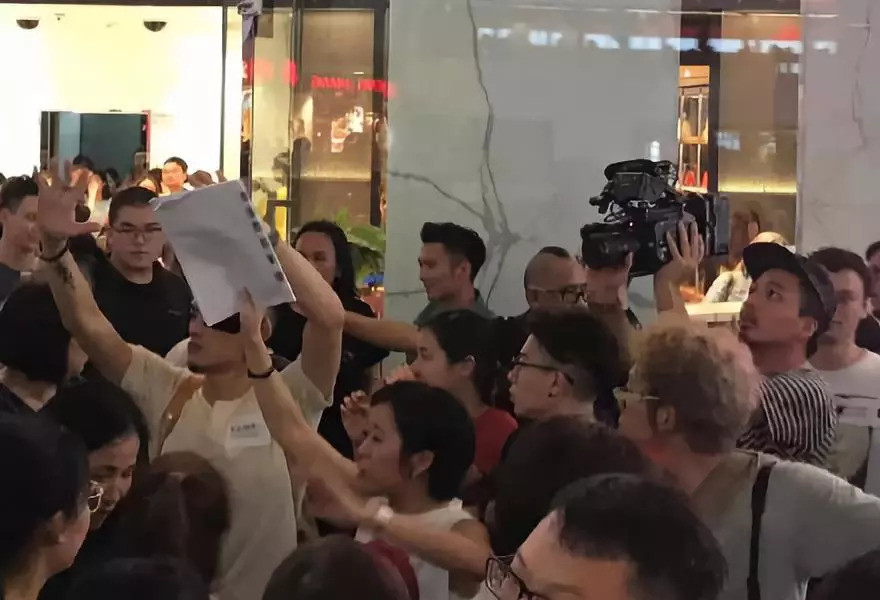 路人镜头下38岁的谢霆锋像20，港星逆生长秘诀了解一下