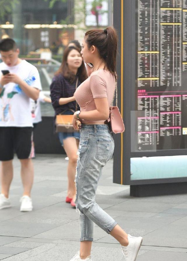 街拍佛山:自由轻便的穿搭风格,才能放飞自我!
