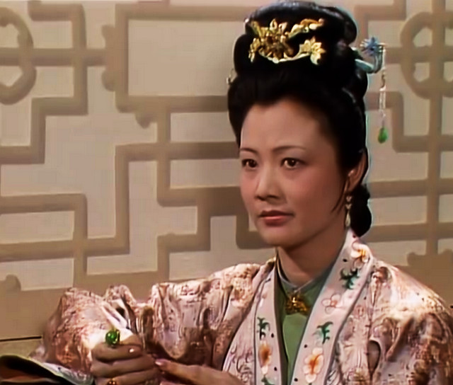 尤氏说了一句应景的话,调侃贾珍聚众赌博的行