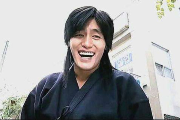 各国名人5大表情包对比,它被称作"超级病毒",更是万恶