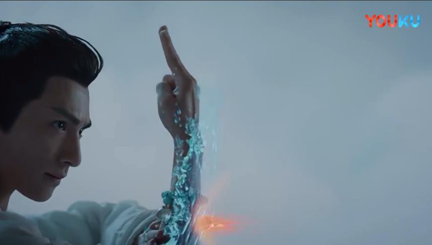 《香蜜沉沉烬如霜》中有八大神兵，寰谛凤翎上榜，赤霄剑排第一