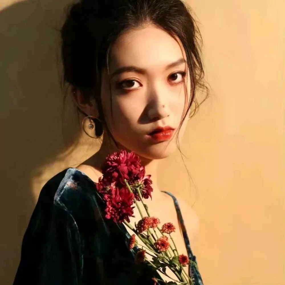 超级好看的港风女生头像
