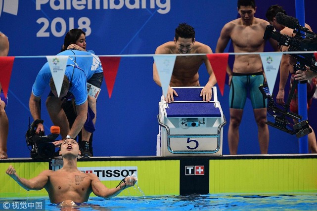 男子4X100米混合泳接力中国队摘金 游泳金牌总数中日打平